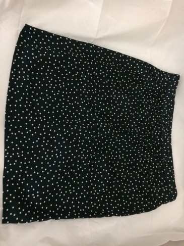 Jupe à pois blanc fond noir